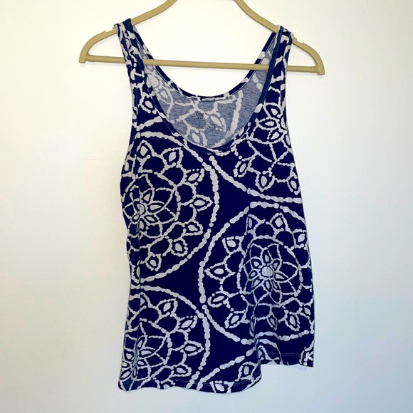 Navy Blue & White Floral Patterned Tank - Picture 2 of 6